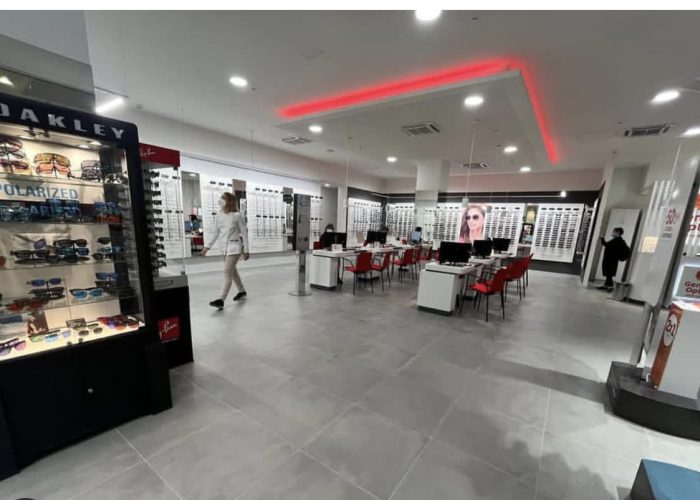 Reforma de local comercial amplio con iluminación moderna